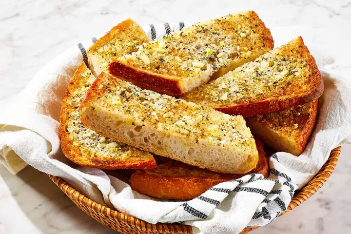 Cách Làm Bánh Mì Bơ Tỏi Kiểu Pháp