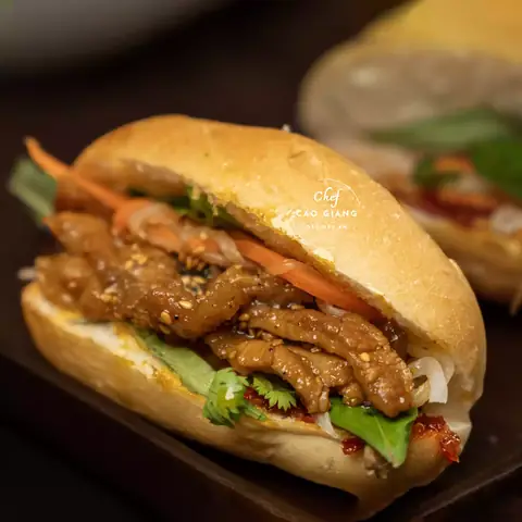 Cách Làm Bánh Mì Thịt Xíu Huế: Công Thức Chuẩn Vị Xứ Quảng