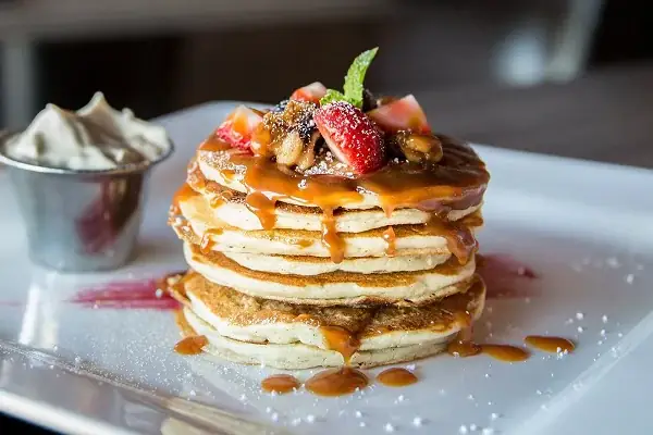 Cách Làm Bánh Pancake Truyền Thống: Hướng Dẫn Chi Tiết Từ Nguyên Liệu Đến Thành Phẩm