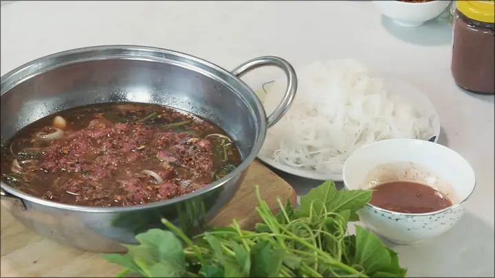 Cách Làm Bò Nhúng Mắm Ruốc: Bí Quyết Từ Nguyên Liệu Đến Nước Chấm Thần Thánh