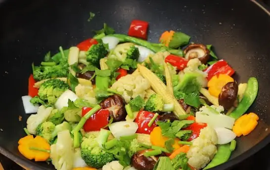 Cách Làm Bò Trộn Salad: Bí Quyết Biến Món Ăn Đơn Giản Thành Bữa Tiệc Healthy Cách Làm Bò Trộn Salad: Bí Quyết Biến Món Ăn Đơn Giản Thành Bữa Tiệc Healthy