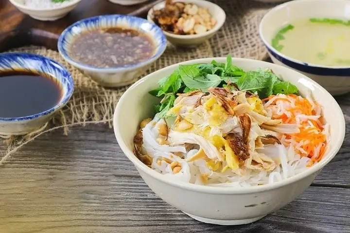 Cách Làm Bún Gà Trộn Thanh Mát, Chuẩn Vị Cho Bữa Trưa Ngon Miệng Cách Làm Bún Gà Trộn Thanh Mát, Chuẩn Vị Cho Bữa Trưa Ngon Miệng