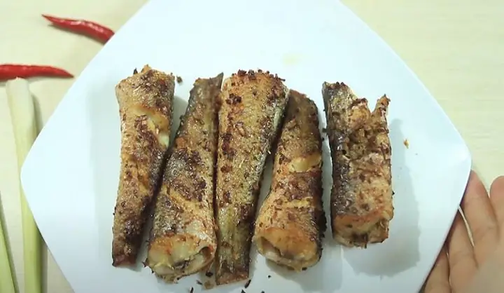 Cách Làm Cá Lóc Chiên Sả Ớt Giòn Rụm, Thơm Lừng, Chuẩn Vị Miền Tây Cách Làm Cá Lóc Chiên Sả Ớt Giòn Rụm, Thơm Lừng, Chuẩn Vị Miền Tây