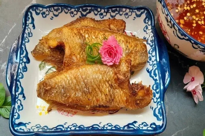Cách Làm Cá Mó Chiên Giòn Chuẩn Vị Nhà Hàng Cách Làm Cá Mó Chiên Giòn Chuẩn Vị Nhà Hàng