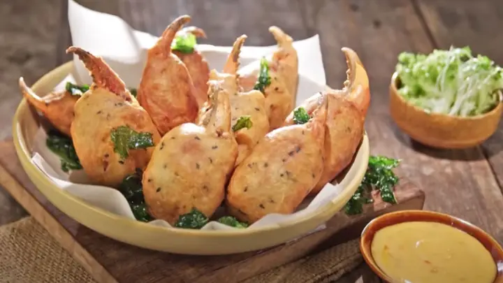 Cách Làm Càng Cua Rang Muối Giòn Rụm, Đậm Đà Cho Ngày Cuối Tuần