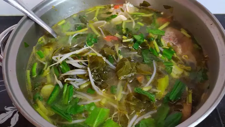 Cách Làm Canh Chua Lá Giang Thơm Ngon, Thanh Nhiệt Cho Bữa Cơm Gia Đình Cách Làm Canh Chua Lá Giang Thơm Ngon, Thanh Nhiệt Cho Bữa Cơm Gia Đình