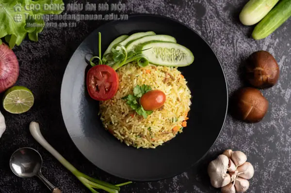 Cách Làm Cơm Chiên Tỏi Trứng Ngon Chuẩn Vị, Dễ Thực Hiện Tại Nhà
