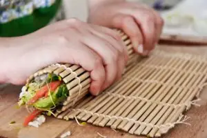 Cách Làm Cơm Cuộn Chiên Giòn Rụm, Thơm Ngon Ngay Tại Bếp