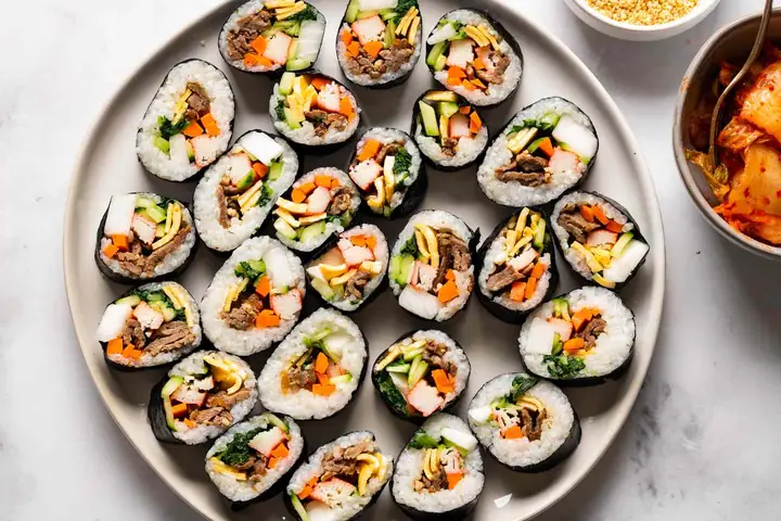 Cách Làm Cơm Cuộn Rong Biển Bằng Tay Chuẩn Vị Hàn Quốc Cách Làm Cơm Cuộn Rong Biển Bằng Tay Chuẩn Vị Hàn Quốc