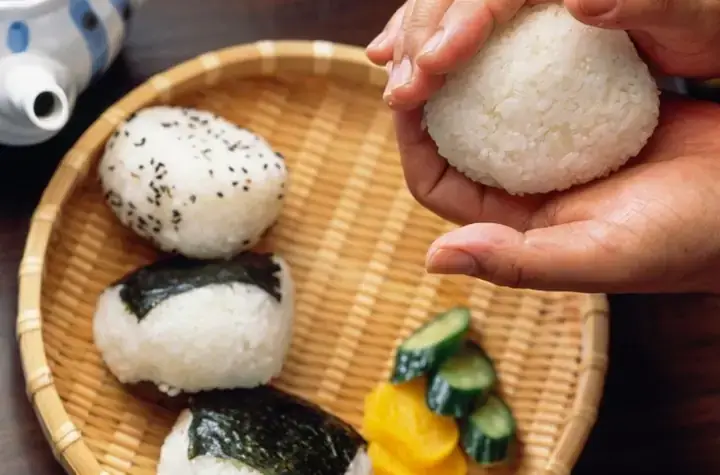 Cách Làm Cơm Nắm Cho Bé Ăn Blw