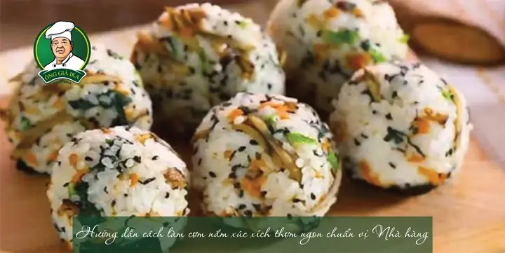 Cách Làm Cơm Nắm Xúc Xích: Hướng Dẫn Chi Tiết Từ A Đến Z Cho Bữa Sáng Dinh Dưỡng