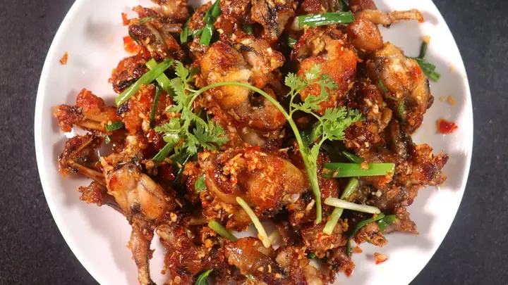 Cách Làm Ếch Chiên Sả Ớt Giòn Rụm, Cay Nồng, Chuẩn Vị Nhà Hàng Cách Làm Ếch Chiên Sả Ớt Giòn Rụm, Cay Nồng, Chuẩn Vị Nhà Hàng