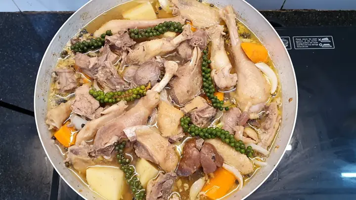 Cách Làm Gà Hầm Tiêu Xanh Thơm Ngon, Đậm Đà Chuẩn Vị Nhà Hàng