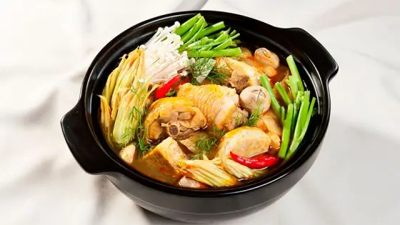 Cách Làm Gà Nấu Lẩu Thái Chua Cay Chuẩn Vị Nhà Hàng