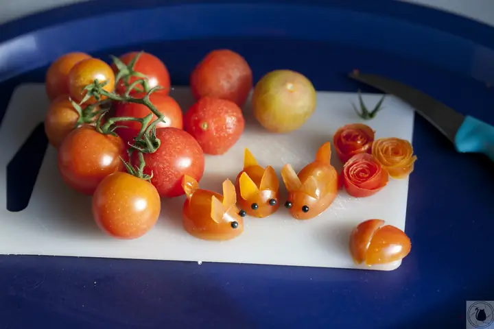 Cách Làm Hoa Hồng Bằng Vỏ Cà Chua: Hướng Dẫn Chi Tiết Từ A-z Cho Người Mới