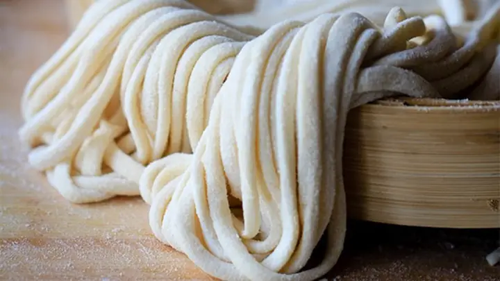Cách Làm Mì Sợi Tại Nhà: Hướng Dẫn Chi Tiết Từ A Đến Z Cho Người Mới Bắt Đầu Cách Làm Mì Sợi Tại Nhà: Hướng Dẫn Chi Tiết Từ A Đến Z Cho Người Mới Bắt Đầu