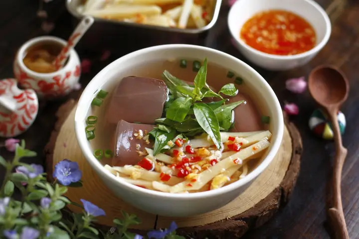 Cách Làm Món Tiết Bò Luộc Chuẩn Vị, An Toàn Cho Bữa Cơm Gia Đình