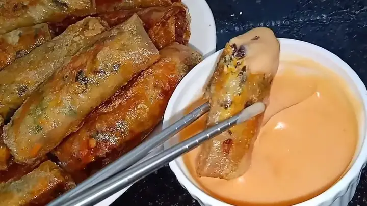 Cách Làm Nem Cá Hồi Chiên Giòn Chuẩn Vị Nhà Hàng
