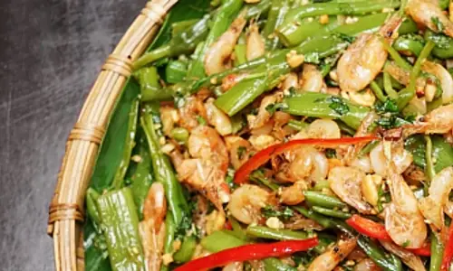 Cách Làm Nộm Tép Rau Muống Chua Ngọt Đậm Đà, Giòn Ngon Khó Cưỡng Cách Làm Nộm Tép Rau Muống Chua Ngọt Đậm Đà, Giòn Ngon Khó Cưỡng