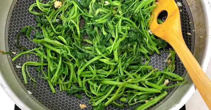 Cách Làm Rau Muống Xào Me Chua Cay Ngon Chuẩn Vị Nhà Hàng