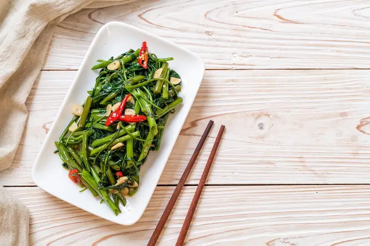 Cách Làm Rau Muống Xào Me Chua Cay Ngon Chuẩn Vị Nhà Hàng