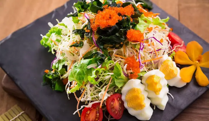 Cách Làm Salad Trứng Cá Hồi