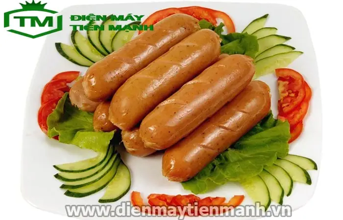Cách Làm Xúc Xích Đỏ Truyền Thống Ngon Chuẩn Vị Tại Nhà