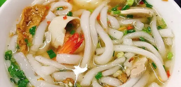 Cách Nấu Bánh Canh Bột Năng: Bí Quyết Tạo Nên Sợi Bánh Dẻo Thơm, Nước Dùng Đậm Đà