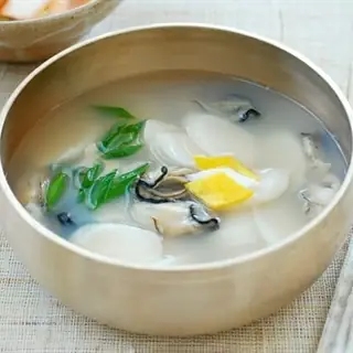 Cách Nấu Bánh Canh Hàu Đậm Đà Thơm Ngon Chuẩn Vị Tại Nhà