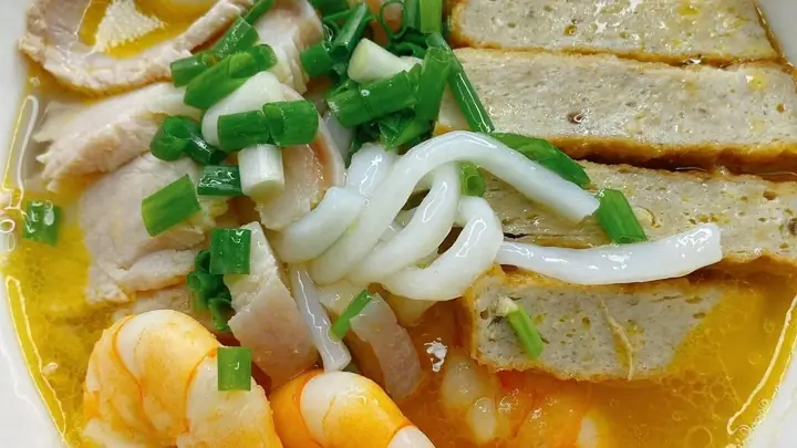 Cách Nấu Bánh Canh Tôm Chả Cá Chuẩn Vị Miền Trung