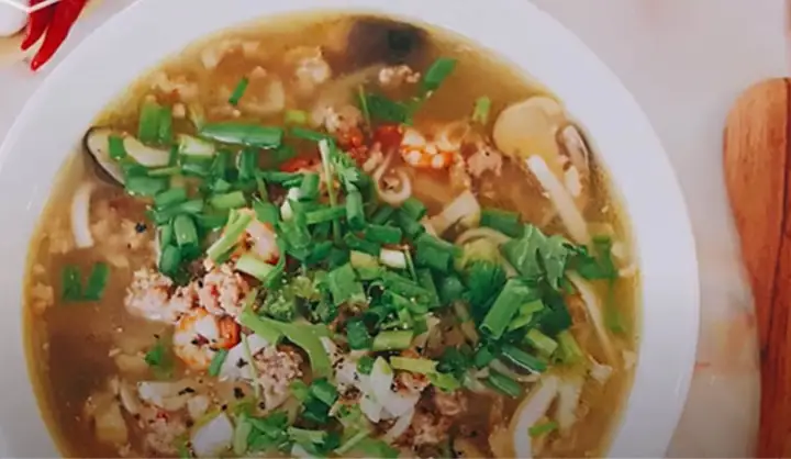 Cách Nấu Bánh Canh Tôm Chả Cá Chuẩn Vị Miền Trung