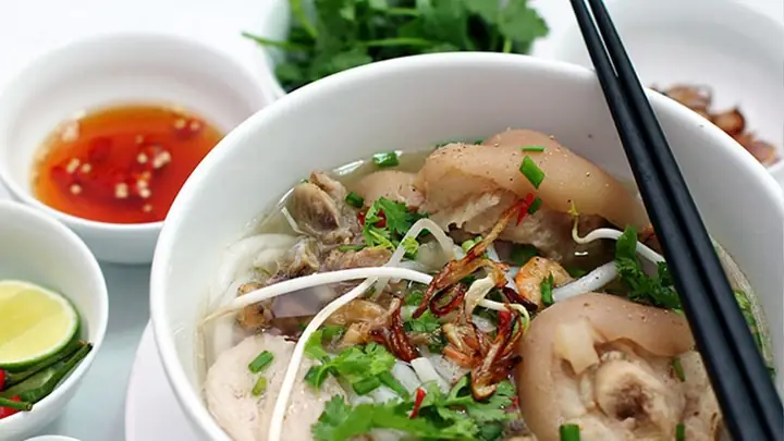 Cách Nấu Bánh Canh Tươi Chuẩn Vị Miền Trung Tại Nhà