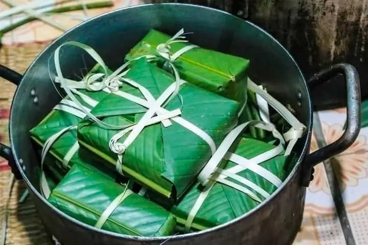 Cách Nấu Bánh Chưng Lá Xanh Chuẩn Vị Truyền Thống Cho Ngày Tết