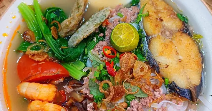 Cách Nấu Bánh Đa Hải Sản Chuẩn Vị Ngon Như Ngoài Hàng