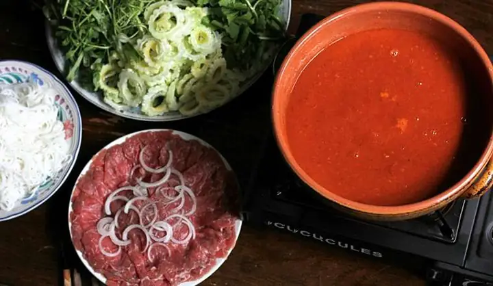 Cách Nấu Bò Nhúng Ớt Huế Chuẩn Vị Cay Nồng, Đậm Đà
