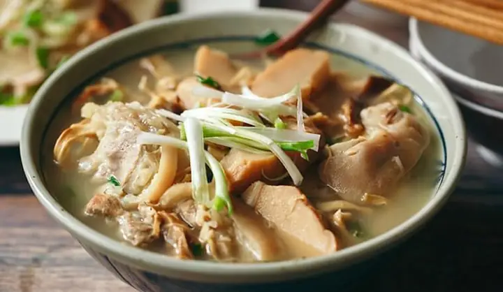 Cách Nấu Bún Bò Măng Khô Chuẩn Vị Huế, Đậm Đà Khó Quên