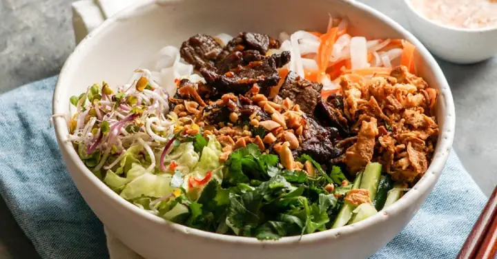 Cách Nấu Bún Bò Nạm Đậm Đà Hương Vị Xứ Huế Tại Nhà
