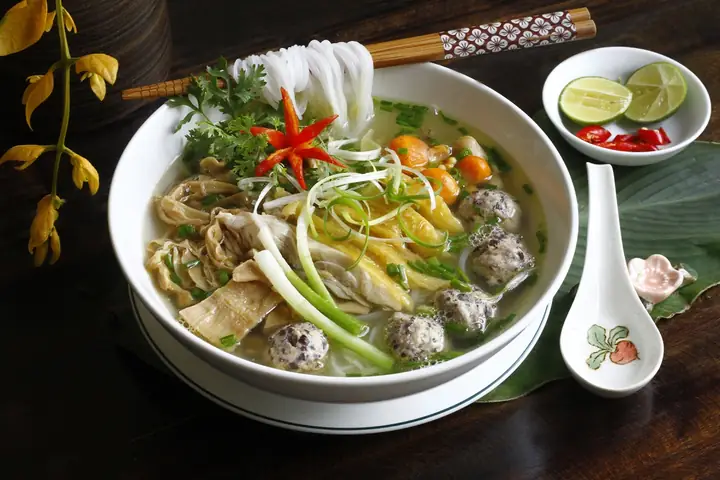 Cách Nấu Bún Gà Mọc Ngon Chuẩn Vị Tại Nhà, Bí Quyết Từ Đầu Bếp