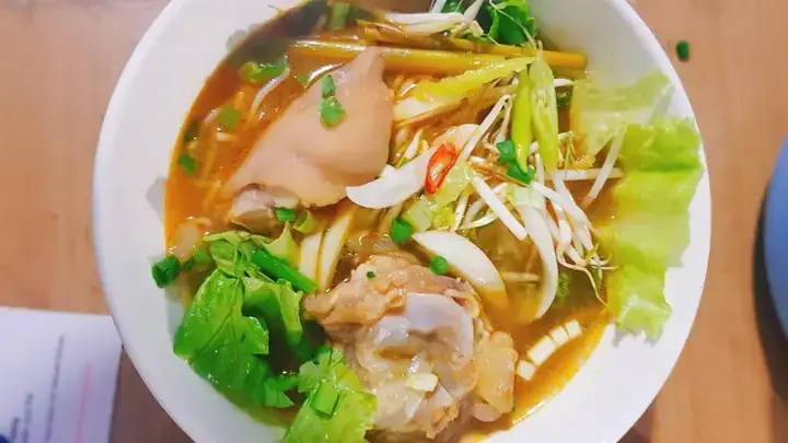 Cách Nấu Bún Giò Heo Hóc Môn Ngon Chuẩn Vị, Thịt Mềm Không Bị Hôi