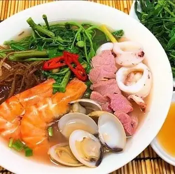 Cách Nấu Bún Lẩu Thái Chua Cay Chuẩn Vị Nhà Hàng