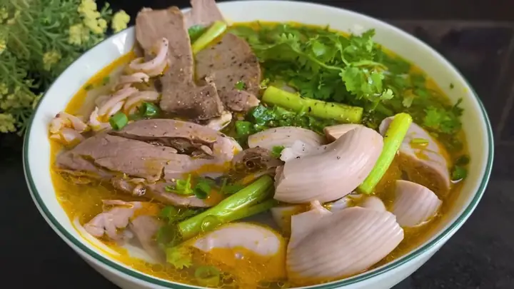 Cách Nấu Bún Lòng Heo Chuẩn Vị Ngon, Đậm Đà Tại Nhà