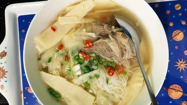 Cách Nấu Bún Măng Sườn Lợn Chuẩn Vị Miền Nam, Thịt Mềm Thơm Ngon