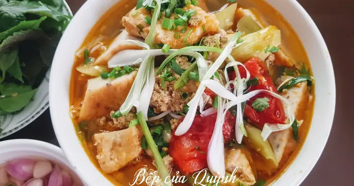 Cách Nấu Bún Riêu Chả Cá Chuẩn Vị Miền Trung Tại Nhà