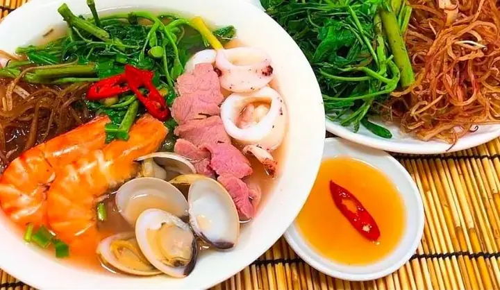 Cách Nấu Bún Thái Tom Yum Chua Cay Chuẩn Vị Thái Lan Tại Nhà