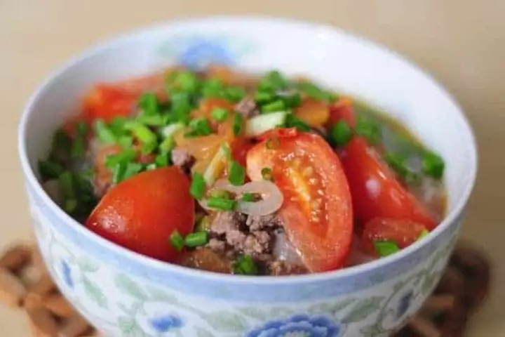 Cách Nấu Bún Thịt Bò Cà Chua Thơm Ngon Chuẩn Vị Cho Bữa Sáng Tròn Đầy