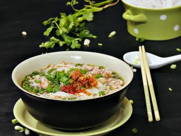 Cách Nấu Bún Thịt Heo Cà Chua Thơm Ngon Chuẩn Vị Tại Nhà Cách Nấu Bún Thịt Heo Cà Chua Thơm Ngon Chuẩn Vị Tại Nhà