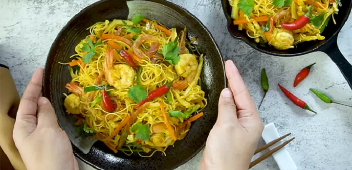 Cách Nấu Bún Xào Singapore Chuẩn Vị Xứ Đảo, Thơm Ngon Khó Cưỡng Cách Nấu Bún Xào Singapore Chuẩn Vị Xứ Đảo, Thơm Ngon Khó Cưỡng