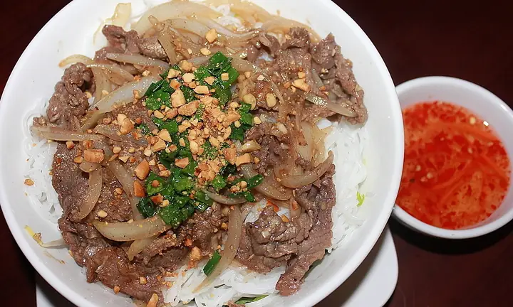 Cách Nấu Bún Xào Thịt Bò Chuẩn Vị Ngon, Mềm Thịt Tại Nhà