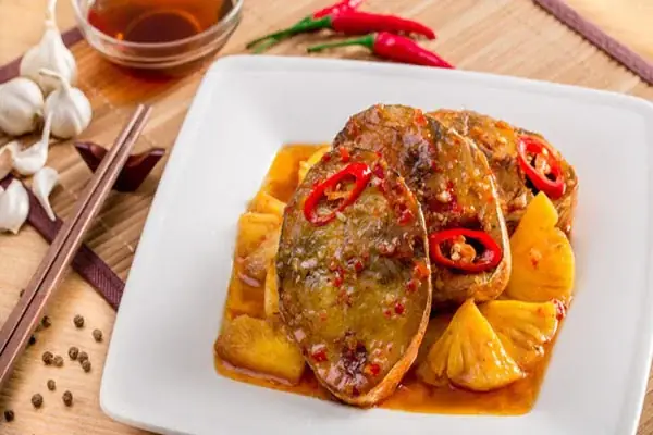 Cách Nấu Cá Ngừ Kho Thơm Cà Chua Đậm Đà Chuẩn Vị Miền Trung