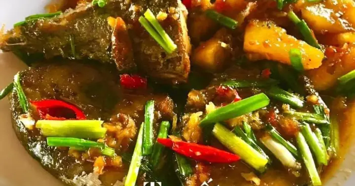 Cách Nấu Cá Ngừ Kho Thơm Cà Chua Đậm Đà Chuẩn Vị Miền Trung